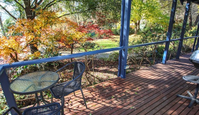 AUTUMN LEAF COTTAGE 1: Harrietville