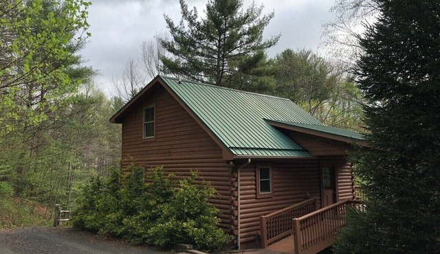 Autumn Mist - Hot Tub, WIFI, Pool Table & Dog Friendly, Gas logs, Creekside Trout Stream