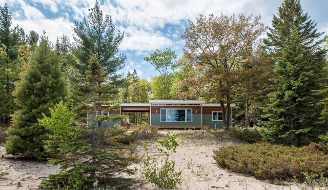 Autumn Sky - The Modern & Relaxing Beach Cottage