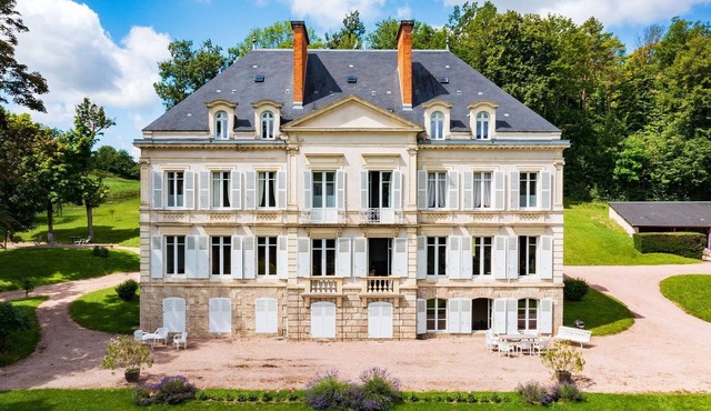 Auv001 - Castle near Vichy