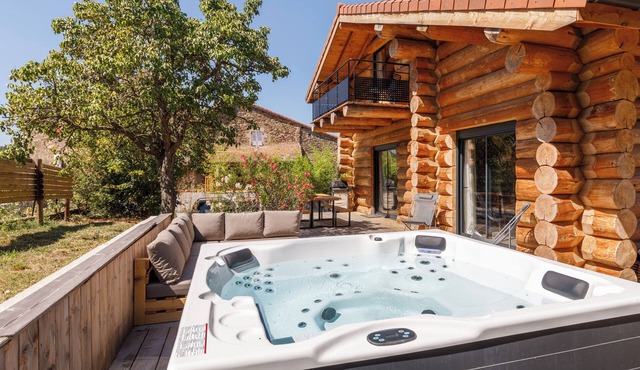 Auvergne: 5* chalet with spa in the heart of a Fjords horse farm