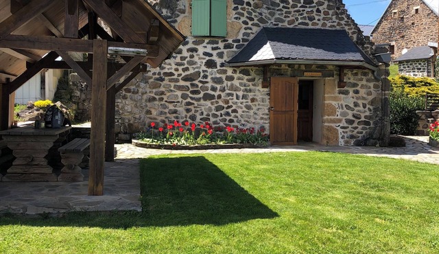 Auvergne 3 comfortable cottages heated swimming pool from June to September