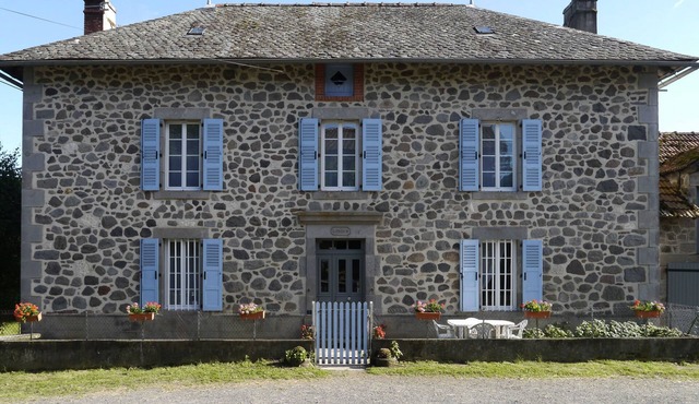Auvergne house in quiet, 8 people, 4 bedrooms, comfortable