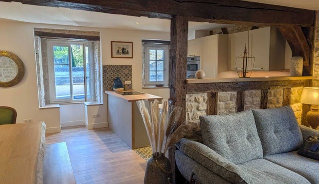 Aux 3 Maillets 1. Beautiful apartment in a 16th-century house.