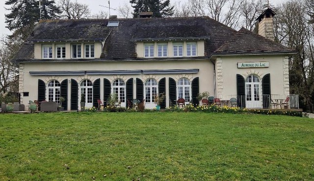 Aux Berges du Lac de Mondon