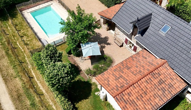 Aux Détours de l'Étang: The Bergerie with Private Pool