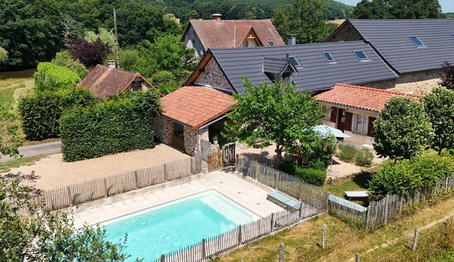 Aux Détours de l’Étang : La Bergerie and its Swinning pool