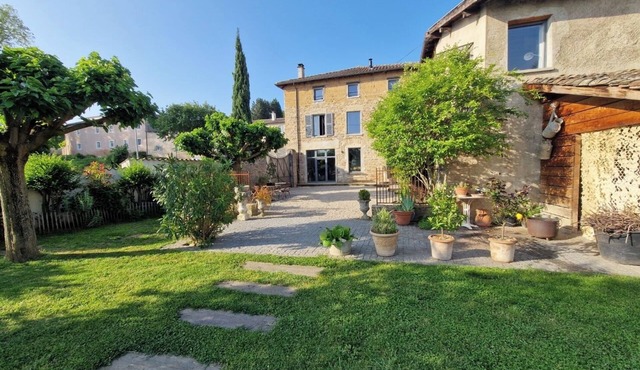 Aux Deux Vieux Platanes, Appartement de Charme
