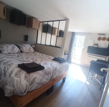 Aux pieds de la colline de Mousson