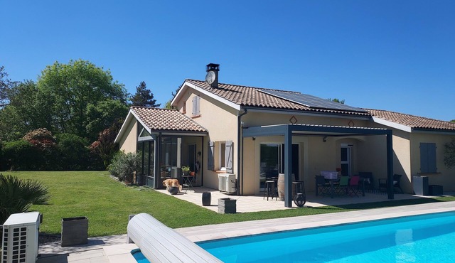 Aux Portes de Montauban, Maison Avec Jardin, Piscine et Jacuzzi