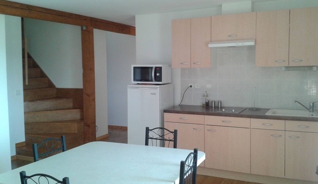 Aux Portes des Volcans D'auvergne, de la Rivière Dordogne et de ses Barrages