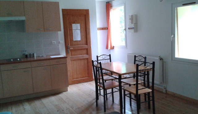 Aux Portes des Volcans D'auvergne, de la Rivière Dordogne et de ses Barrages