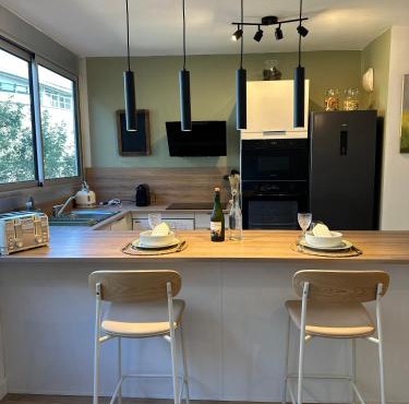 Aux Trompettes Violettes