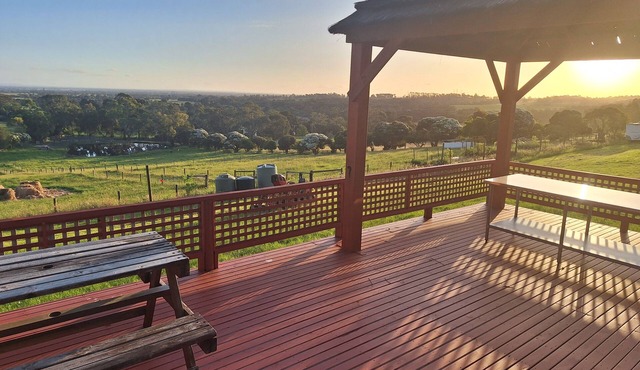 Auyea Farm 3 BR Entire House with Table Tennis - 7 Minutes to Gumbuya World!