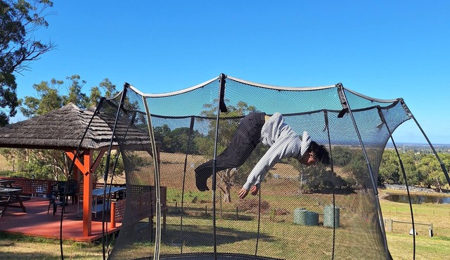 Auyea Farm Caravan Stay with Ensuite, 7 Mins to Gumbuya World Theme Park