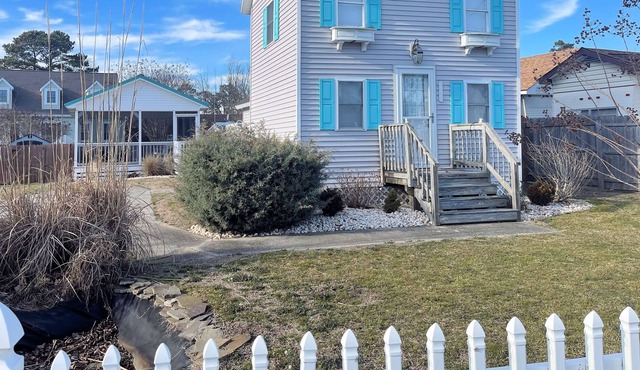 Ava's Beach Cottage -Single Family - Pet Friendly