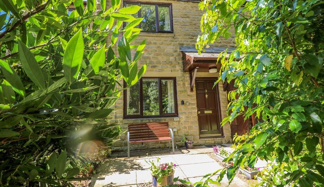AVAELIE HOUSE, family friendly, with a garden in Hebden Bridge