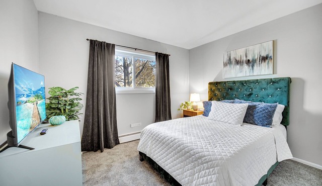 AVAIL 3/1- 2 bed/1 bath APT downtown Crown Point