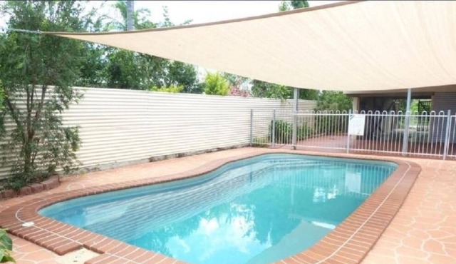 AVAIL 3MTH Private, backyard, pool all inclusive