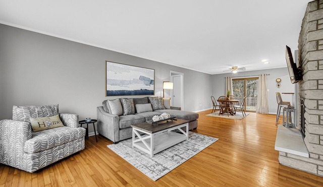AVAIL 7/2 - Merrillville condo hospitals & shops