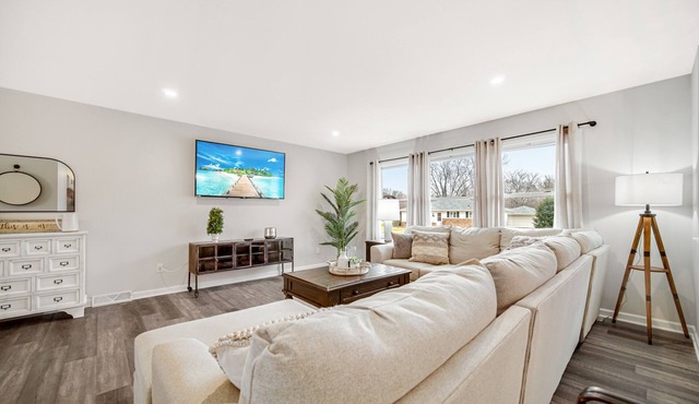 AVAIL 7/5 - 4 Bed/2 bath remodel Great Neighborhood