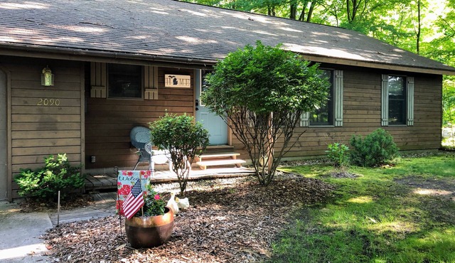 AVAILABILITY ~ PEAK SEASON DATES!nLakes, Trails, Bay, Nature & Dog Friendly!