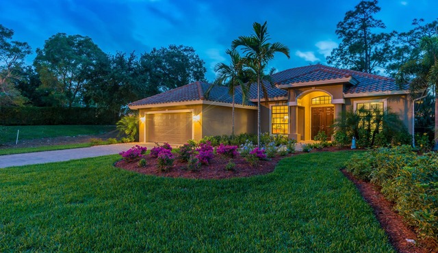 Available 2026 Season ! YOUR OASIS! NEWER home POOL. 4 miles to Beach&downtown!