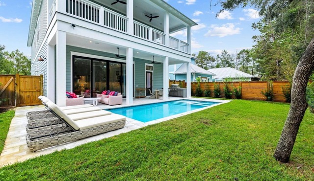 Available for Spring Break! Private Salt Water Pool! Sitting Spa! 5 Adult Bikes!