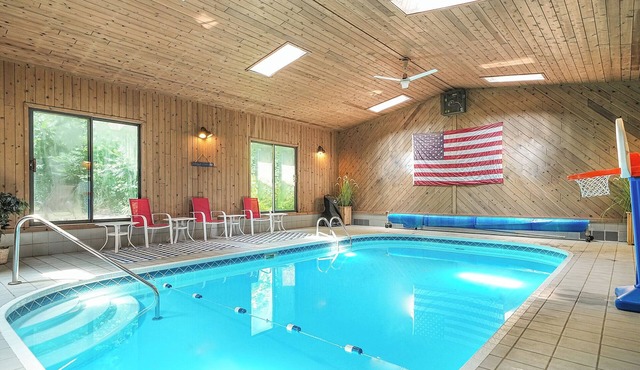 Available July 3-10 Private Mini Resort w Indoor Pool & Sauna