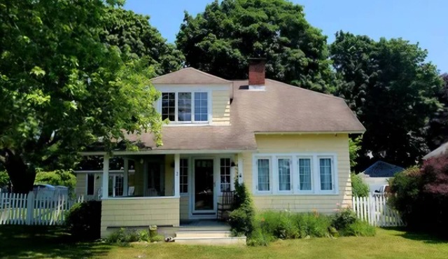 AVAILABLE JULY/AUGUST & other nCharming 2 bedroom bungalow 1 block to the beach.