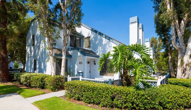Available Oct 15th. Clean & Quiet Townhome, Irvine Woodbridge - Pool & Spa