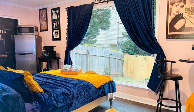 Available to Book now 1 Bedroom Home with nice Glass View