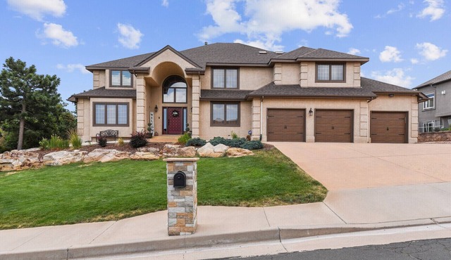 Available USAFA Parent’s Weekend Spacious 4 King Beds 5 Bedrooms Views