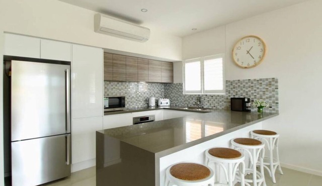 Avalon Apartment - 1 Bedroom WINTER SPECIAL! (Free WIFI, Linen, A/C, Netflix & Garage)