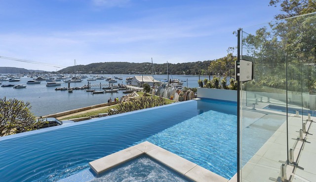 Avalon Careel Bay Waterfront Lower Duplex Deck w exclusive use Infinity Pool