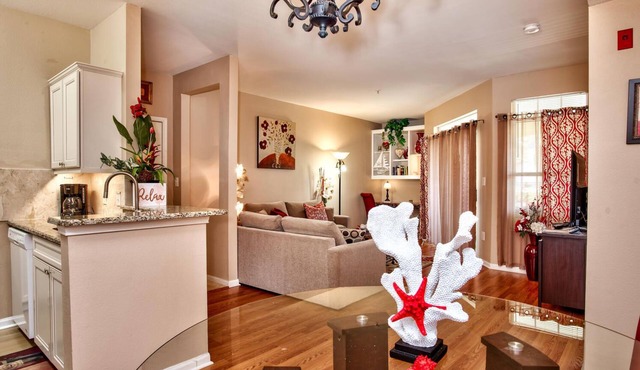 AVALON - POOL VIEW IN A MODERN CONDO - Feel at Home and enjoy your stay