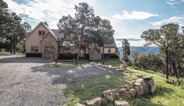 Avalon | Spacious Retreat, Treetop Views, Hot Tub
