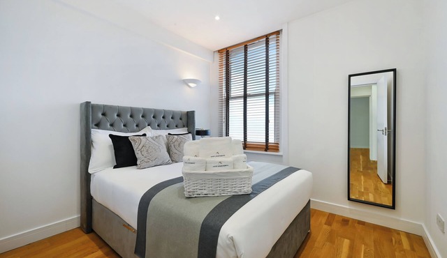 Avari Apartments - Stunning One Bedroom apartment in the heart of the City!