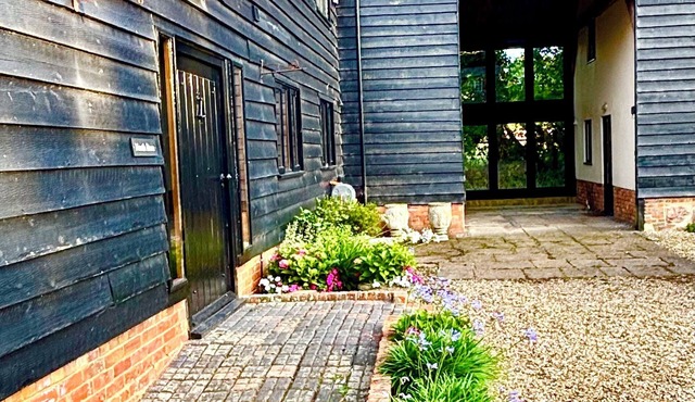 Avebury UKnPeaceful haven to explore the henge and magical Avebury stone circles