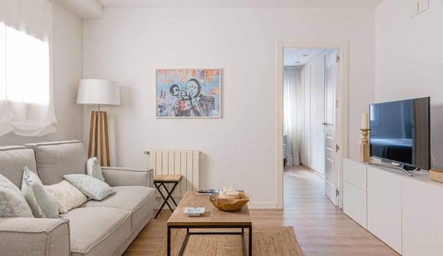 Avenida América - Comfortable apartment, next to the station