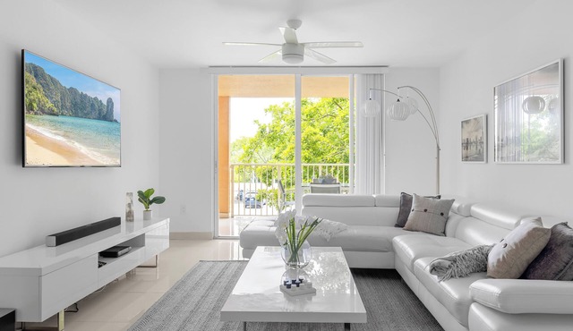 Aventura Modern 2-Bedroom Condo in Serene Community