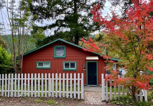 Avenue of the Giants Caraway Cottage (#3)