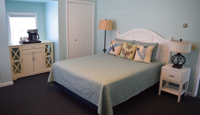 Avenue Side Room at The Copper Trout.