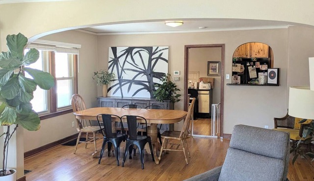 Avenues Charmer Close to Frontier Park