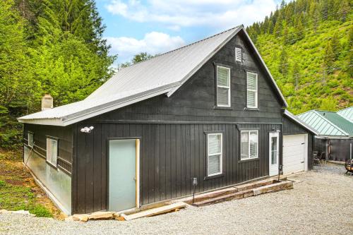 Avery Creek Cabins Hike, Bike, Fish and More!