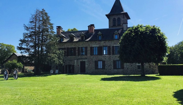 Aveyron, Apartment in small Chateau 9km from Rodez