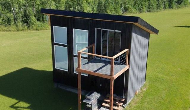 Aviation Retreat: Tiny Home w/Private Balcony