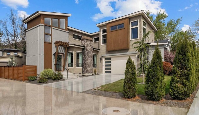 Aviation Themed- Hot Tub- Gas Firepit