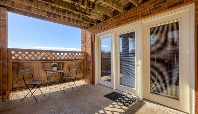 Aviator's Lounge 2BR 1Bath WiFi Close to Airport 1