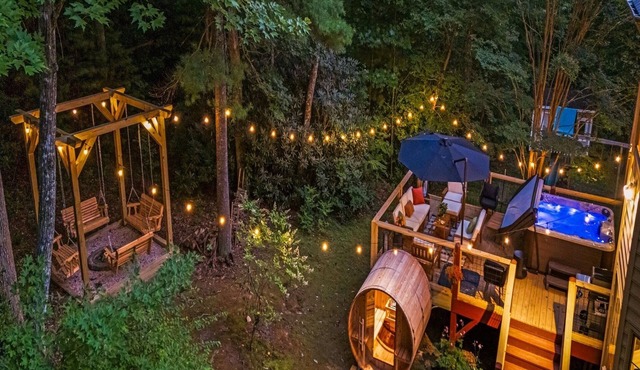 AVL Estate: 5K sq ft, Golf Sim, Speakeasy, Hot Tub, Sauna, Sleeps 20 + 2 pets